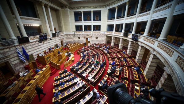 Βουλή: Με μαθηματικές «ακροβασίες» οι αλλαγές σε ΑΔΑΕ και ΕΣΡ – Αντιδρούν τα κόμματα