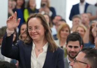 Η πρώτη βουλευτής με σύνδρομο Down