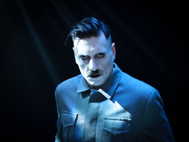 Μετά την τεράστια επιτυχία της προηγούμενης σεζόν «Η άνοδος του Αρτούρο Ούι» επιστρέφει