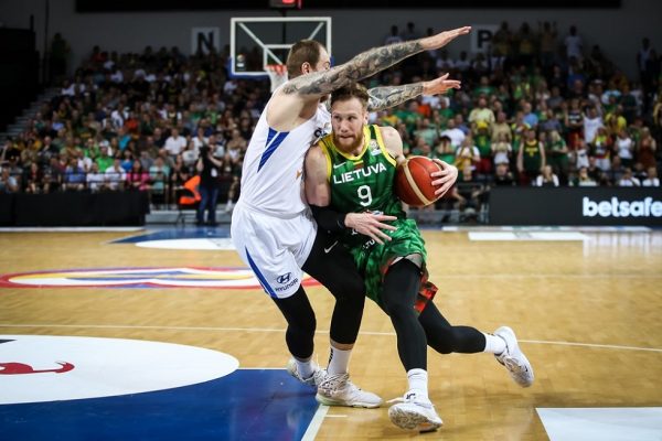 Απευθείας για Σούπερ Καπ ο Μπραζντέικις – Ήρθε με την πτήση του Ολυμπιακού