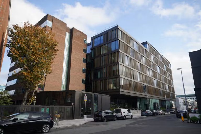 Η Ιρλανδία έχει χρήματα αλλά δεν ξέρει τι πρέπει να τα κάνει