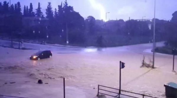 Κακοκαιρία Elias: Σε απόγνωση οι κάτοικοι του Βόλου