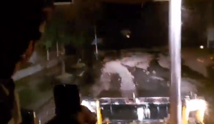 Κακοκαιρία Elias: Ο Αχιλλέας Μπέος εγκλωβίστηκε στους πλημμυρισμένους δρόμους στο κέντρο του Βόλου