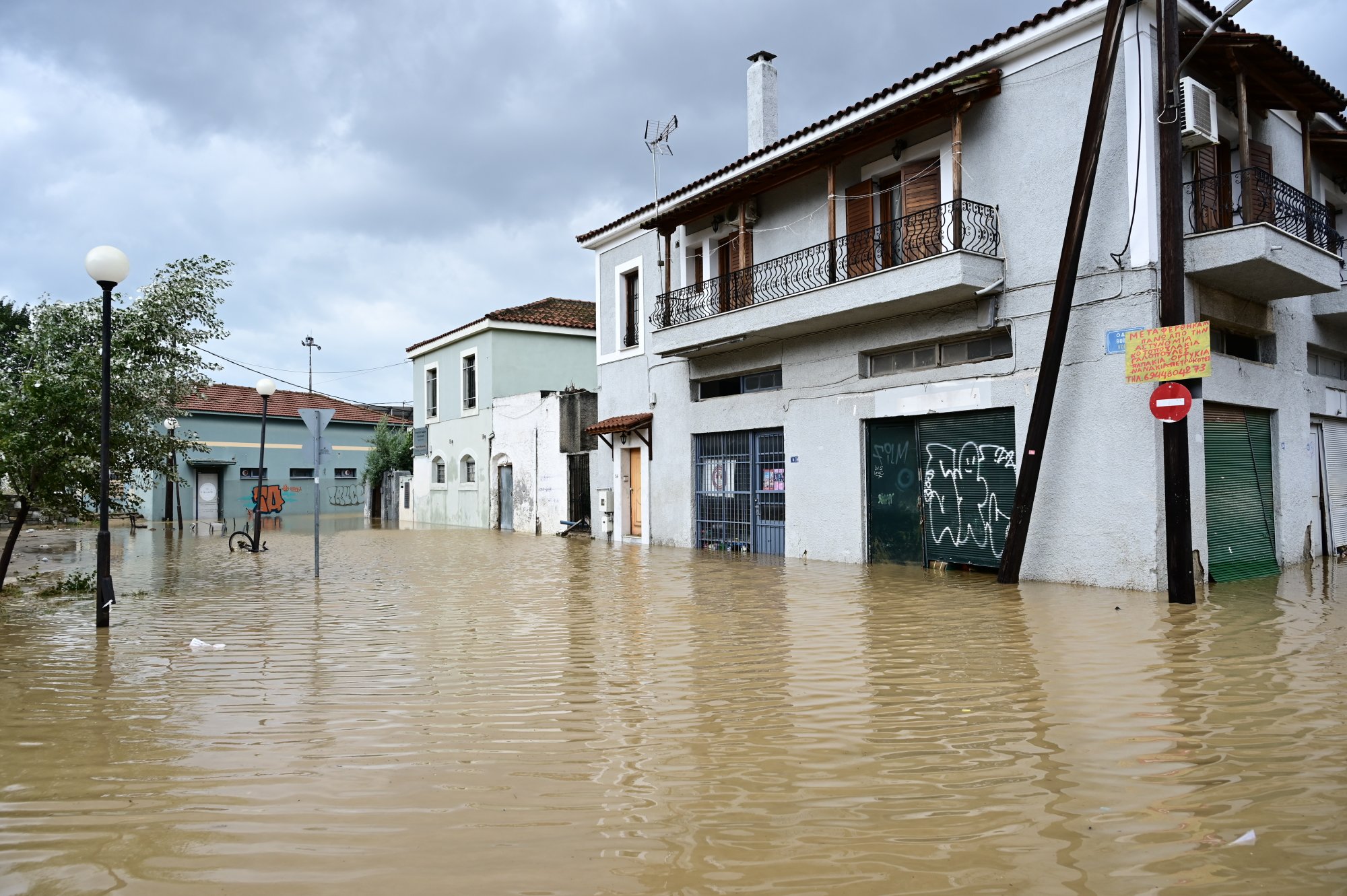 Κακοκαιρία Daniel: Βιβλικές καταστροφές σε Θεσσαλία και Μαγνήσια – 4 αγνοούμενοι, χωριά χωρίς νερό και ρεύμα