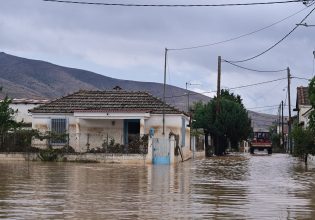 Κακοκαιρία Daniel στη Καρδίτσα: 70 άτομα εγκλωβισμένοι σε ταράτσα – Στα 6 μέτρα έφτασε το νερό