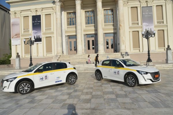 Με δύο νέα ηλεκτροκίνητα οχήματα ενισχύει ο Δήμος Πειραιά το πρόγραμμα «Βοήθεια στο Σπίτι»