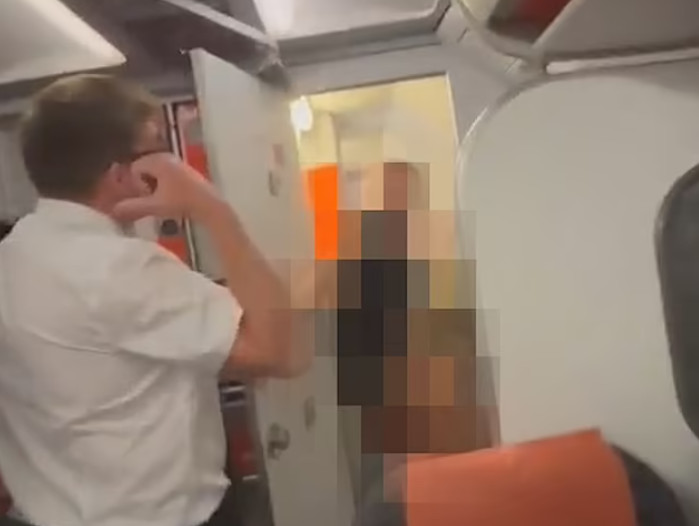 Έκαναν σεξ στον «αέρα», τους έκανε τσακωτούς ο αεροσυνοδός και δεν θυμάται καν το όνομά της