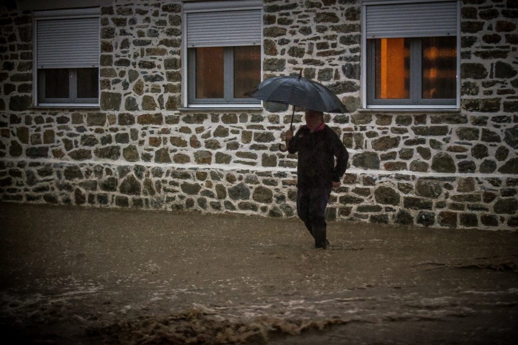Κακοκαιρία Elias: Πάνω από 300 απεγκλωβισμοί στον Βόλο
