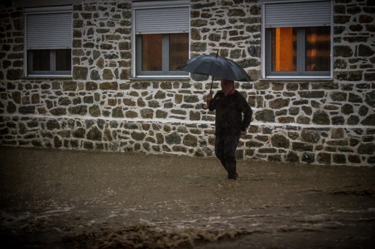 Κακοκαιρία Elias: Πάνω από 300 απεγκλωβισμοί στον Βόλο