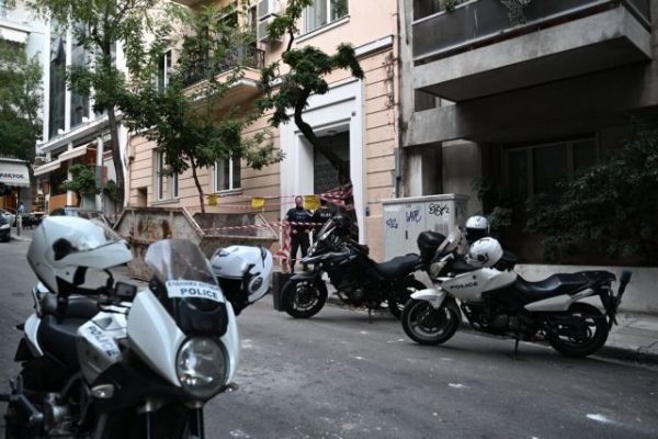 Βαρύς οπλισμός εντοπίστηκε σε αποθήκη στο Κολωνάκι