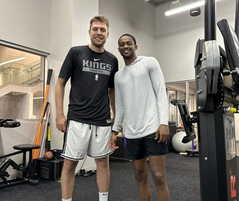 Φοξ για Βεζένκοφ: «Είναι πολύ έξυπνος, βάζει 20-25 πόντους χωρίς να κάνει πάνω από τρεις ντρίμπλες» (vid)