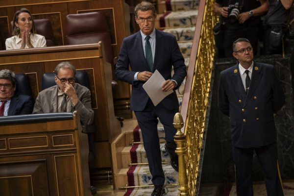 Ισπανία: Δεν πήρε ψήφο εμπιστοσύνης ο Φεϊχό – Ανοίγει ο δρόμος για κυβέρνηση Σάντσεθ