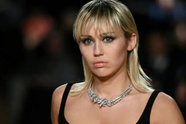 Μάιλι Σάιρους: Η αλλαγή στο χρώμα των μαλλιών της