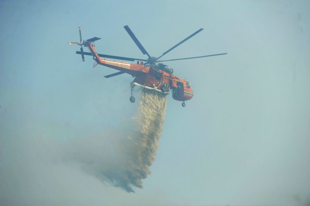 Φωτιά στην Αχαΐα: Καίγεται χορτολιβαδική έκταση στη Λακκόπετρα – Επιχειρεί και ελικόπτερο