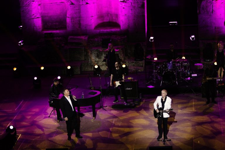 Αντώνης Ρέμος: «Μαγική» συναυλία στο Ηρώδειο – Yποδέχθηκε τον Michael Bolton «κάτω από την Ακρόπολη»