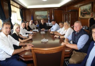 Συνάντηση του Δημάρχου Πειραιά Γιάννη Μώραλη με τον υποψήφιο περιφερειάρχη Αττικής Νίκο Χαρδαλιά