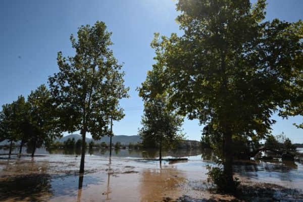 Τηλεδιάσκεψη υπό τον πρωθυπουργό για τη Θεσσαλία – Προτεραιότητα η δημόσια υγεία και η απάντληση υδάτων