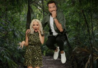 «Δεν ξέρω γιατί γράφουν ότι είμαι αγνώριστη» – Η Καλομοίρα απαντά στα σχόλια στις φωτογραφίες της