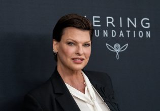 Συγκλονίζει η εξομολόγηση της Linda Evangelista για κακοποίηση από τον πρώην σύζυγό της