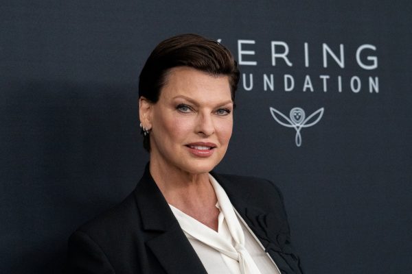 Συγκλονίζει η εξομολόγηση της Linda Evangelista για κακοποίηση από τον πρώην σύζυγό της