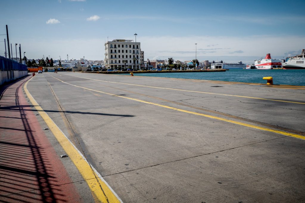 Λιμάνι Πειραιά: Απαγορεύτηκε ο απόπλους στο «Κρήτη ΙΙ» – Κόλλησε η μπουκαπόρτα του «High Speed 4»