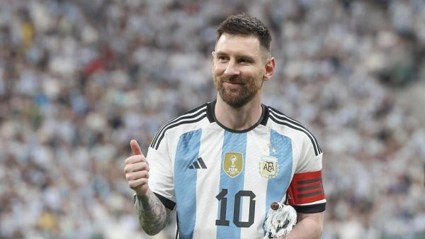 Έφτιαξαν τον Μέσι με χιλιάδες… καπάκια