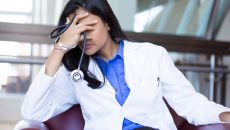 Γιατί αυξάνονται οι αυτοκτονίες των γιατρών; Οι σκοτεινές αλήθειες πίσω από το επάγγελμα κύρους