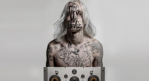 Ο Άρης Μπινιάρης συναντά τον Προμηθέα Δεσμώτη στο θέατρο Γκλόρια