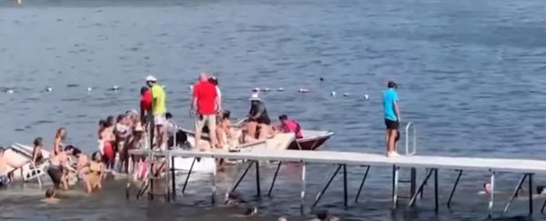 ΗΠΑ: Δεκάδες φοιτητές πέφτουν σε λίμνη όταν καταρρέει η προβλήτα – Τουλάχιστον 25 τραυματίες