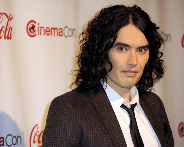 Ο Ράσελ Μπραντ κατηγορείται για βιασμό και σεξουαλικές επιθέσεις