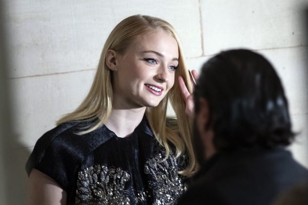 Τα καυτά φιλιά της Σόφι Τέρνερ μετά το διαζύγιο με τον Τζο Τζόνας