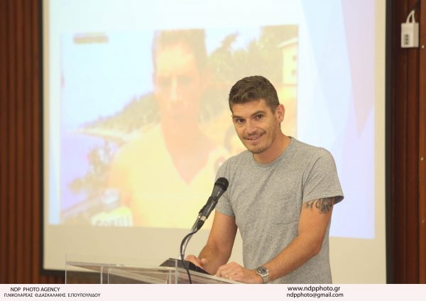 Σπύρος Γιαννιώτης: Συγκινεί με την εξομολόγησή του για τη δυσλεξία