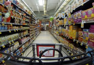 Ακρίβεια: Σε απόγνωση οι καταναλώτες – «Ράλι» τιμών στα είδη πρώτης ανάγκης