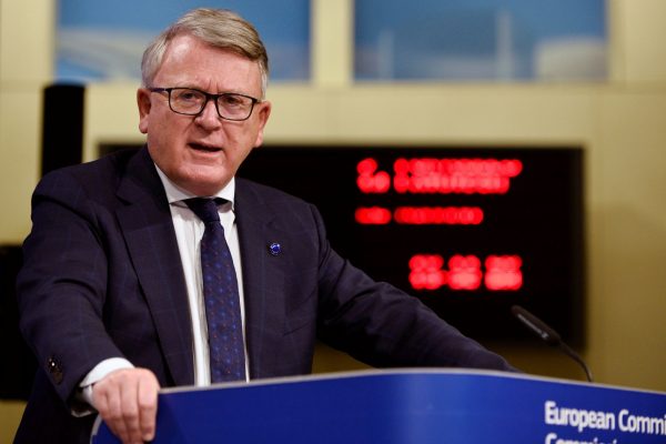 «Να στείλουμε το γρηγορότερο χρήματα στην Ελλάδα»