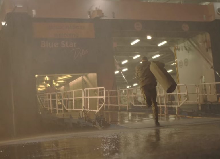 Blue Horizon: Η διαφήμιση των Blue Star Ferries με τον καπετάνιο να περιμένει τον αργοπορημένο επιβάτη