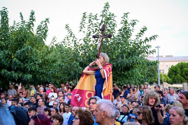 Νέες ταυτότητες: Συγκέντρωση στη Θεσσαλονίκη – «Όχι στο χάραγμα του αντίχριστου» – Κρατούν εικόνες και σταυρούς