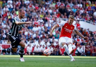 Άρσεναλ – Μάντσεστερ Γιουνάιτεντ 3-1: Πήρε το ντέρμπι με δυο γκολ στις καθυστερήσεις