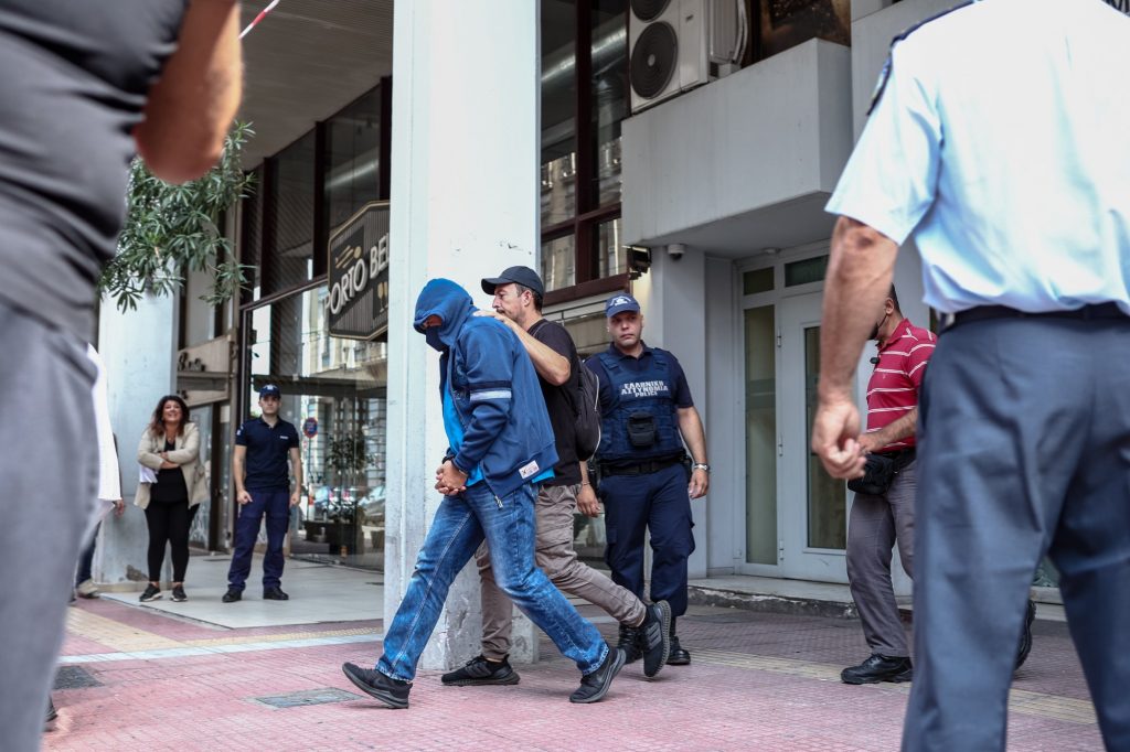 Απολογούνται οι 4 κατηγορούμενοι για τη δολοφονία του Αντώνη Καρυώτη