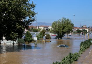 Κακοκαιρία Daniel: Κρούσματα γαστρεντερίτιδας και δερματικές παθήσεις από τα μολυσμένα νερά στη Θεσσαλία