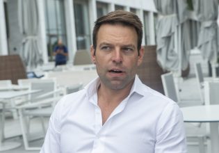 Κασσελάκης: Κάλεσμα για εγγραφή στον ΣΥΡΙΖΑ και ψήφο την Κυριακή – «Η μόνη δημοσκόπηση που μετράει»