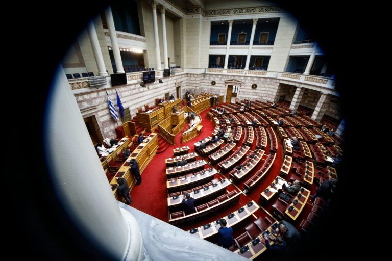 Πυγολαμπίδες παρηγοριάς για τον ΣΥΡΙΖΑ