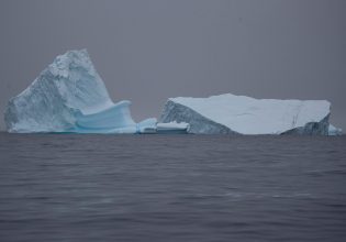 Κλιματική κρίση: Νέο ρεκόρ συρρίκνωσης των πάγων στην Ανταρκτική