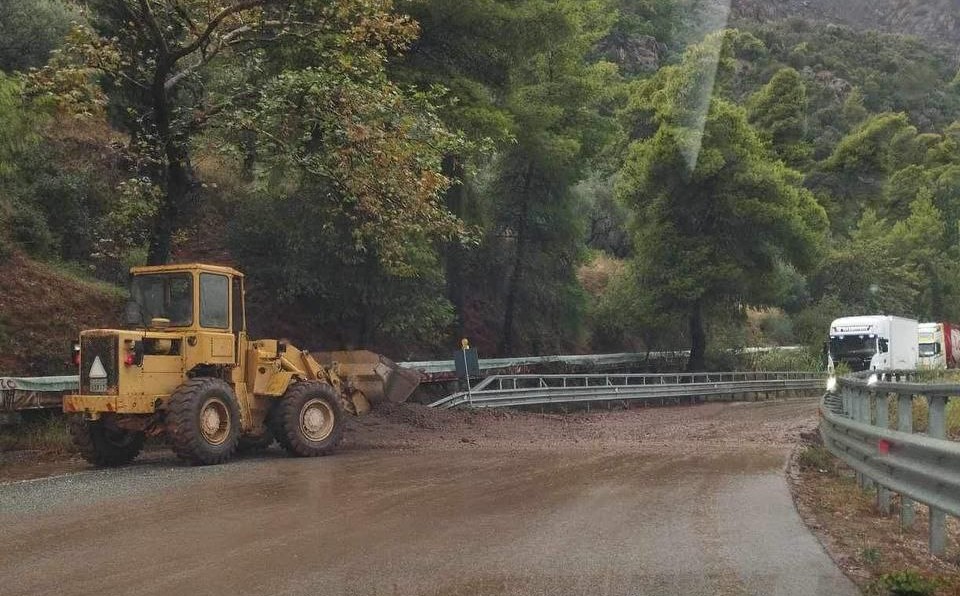 Mudslides cause interruption of traffic on Athens-Patras tollway