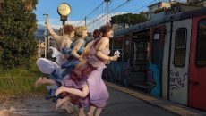 Φιγούρες από κλασσικά έργα τέχνης τρέχουν να προλάβουν το μετρό