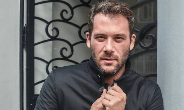 Ο Αντίνοος Αλμπάνης μιλά για την προσωπική του ζωή: «Είμαι σαν την καλαμιά στον κάμπο»