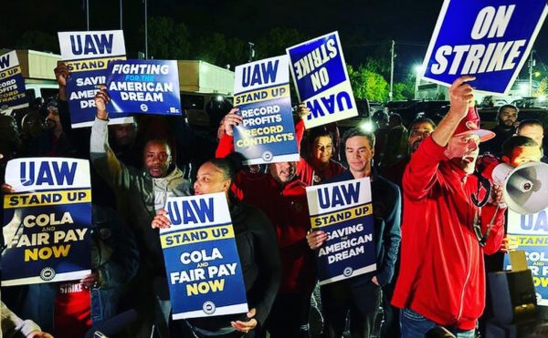 Μπάιντεν προς αυτοκινητοβιομηχανίες: Μοιραστείτε τα κέρδη – ρεκόρ με τους εργαζομένους