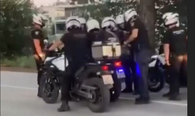 Προκαταρκτική έρευνα για το βίντεο με τους αστυνομικούς στη Λάρισα