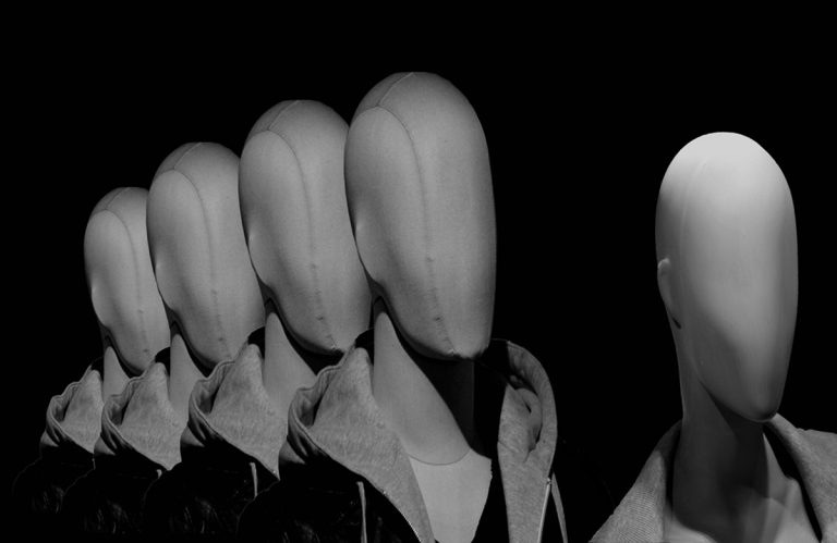 Η αποκτήνωση δεν «χτίστηκε» σε μια μέρα