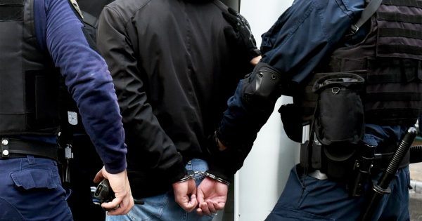 Αποκλειστικό: Αστυνομικός συνελήφθη για διακίνηση ναρκωτικών