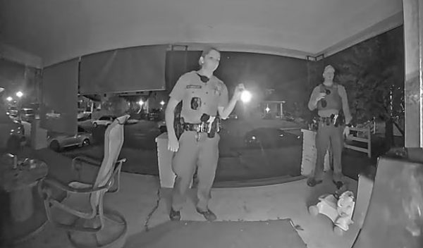 ΗΠΑ: Αστυνομικοί απείλησαν 11χρονη ότι κινδυνεύει να κατηγορηθεί για πορνογραφία – Σε σοκ ο πατέρας της